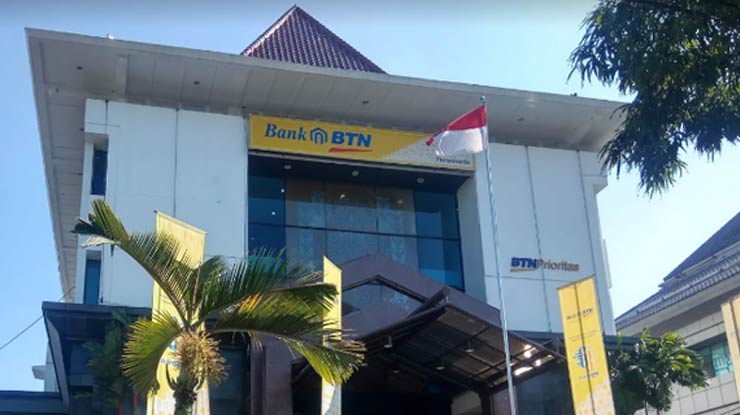 1 Mengunjungi Kantor Cabang Btn