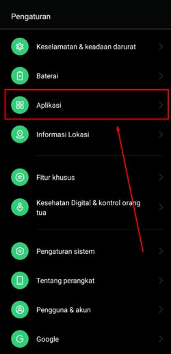 Buka pengaturan HP lalu tuju bagian Aplikasi.